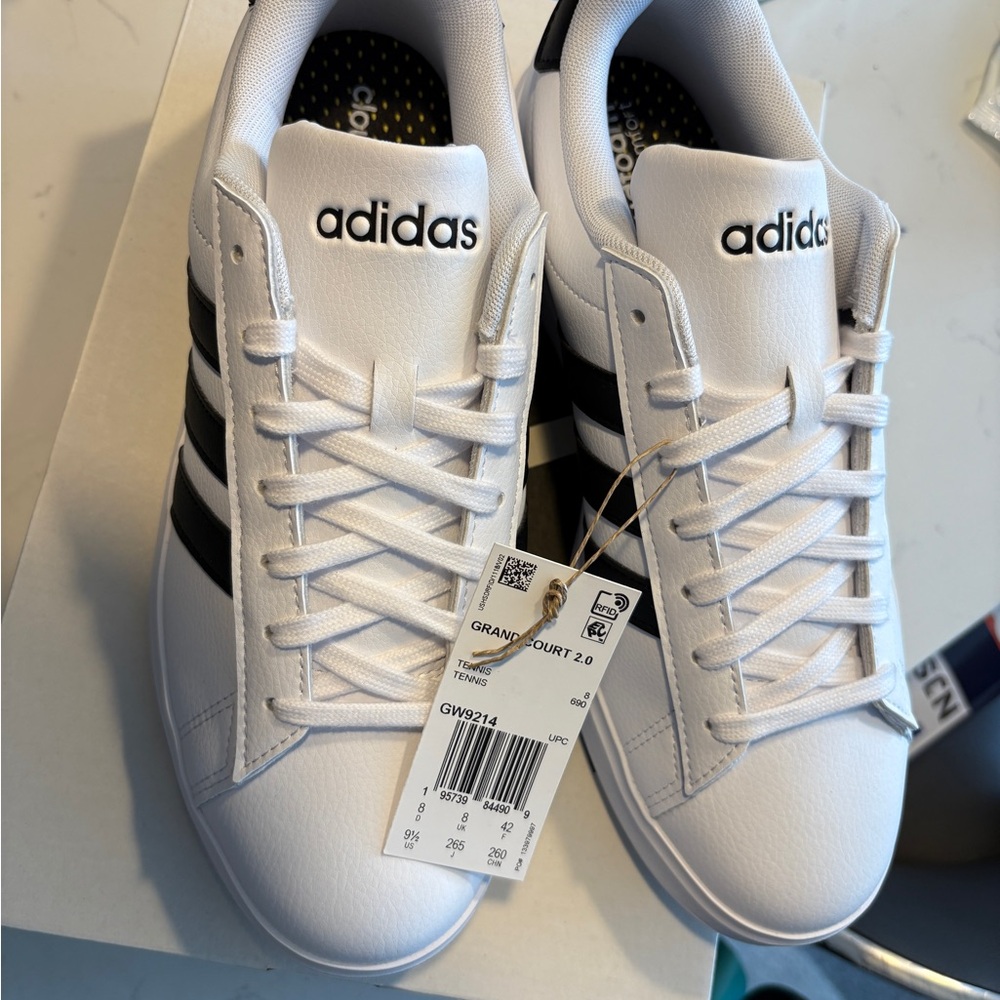 Brand New Authentic Women’s Adidas Grant Court 2.0 Size 9.5